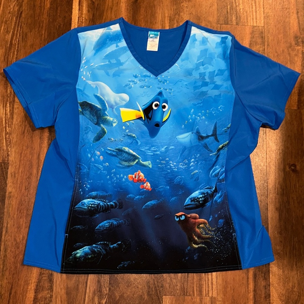 Disney Finding Dory scrub top with pockets